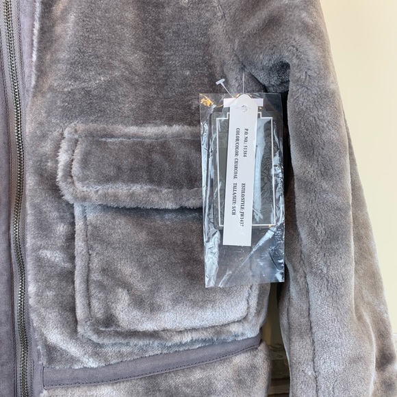 Most Adorable Puffy Fluffy Jacket I Ever Seen - Picture 3 of 8